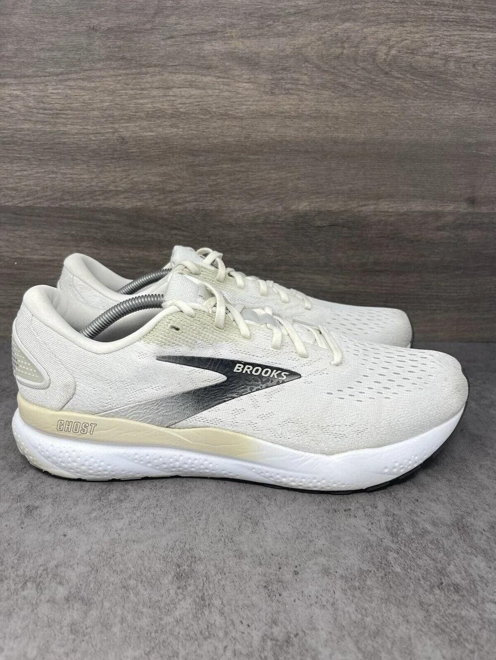 Brooks Ghost 16 Mens Size 11.5 White Pelican Oyster DNA LOFT v3 Running Shoes